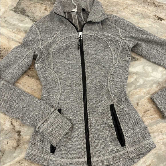 Lululemon herring one define jacket super hot! - Picture 2 of 4
